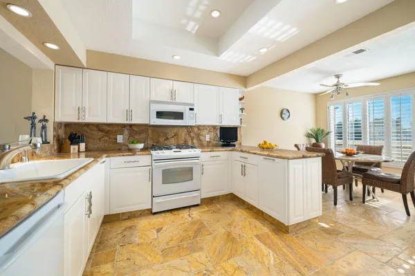 $545,000 | 684 Vista Lago Circle North, Palm Desert, CA 92211