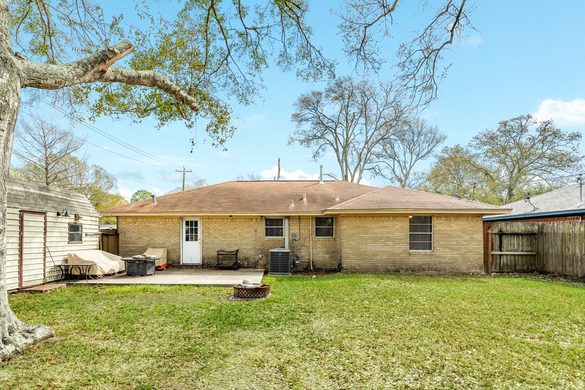 2109 North Tinsley Street Angleton, TX 77515 - Photo 8 of 27
