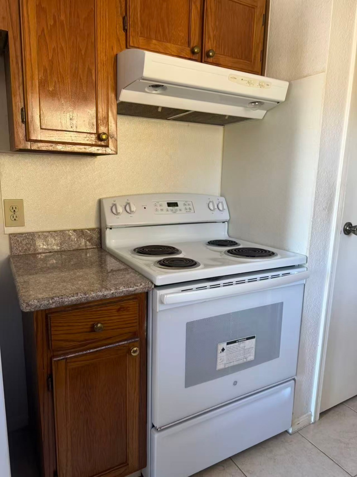 1515 Sandy Springs Road, Unit 2002 Houston, TX 77042 - Photo 12 of 19 a stove top oven sitting inside of a kitchen