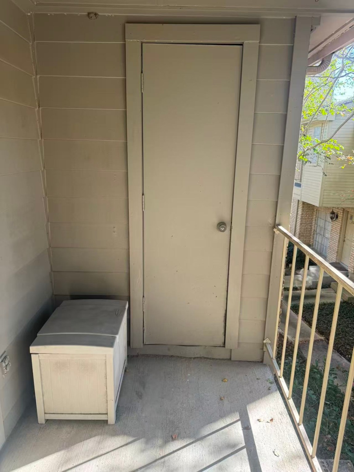 1515 Sandy Springs Road, Unit 2002 Houston, TX 77042 - Photo 19 of 19 a view of an empty room with a window