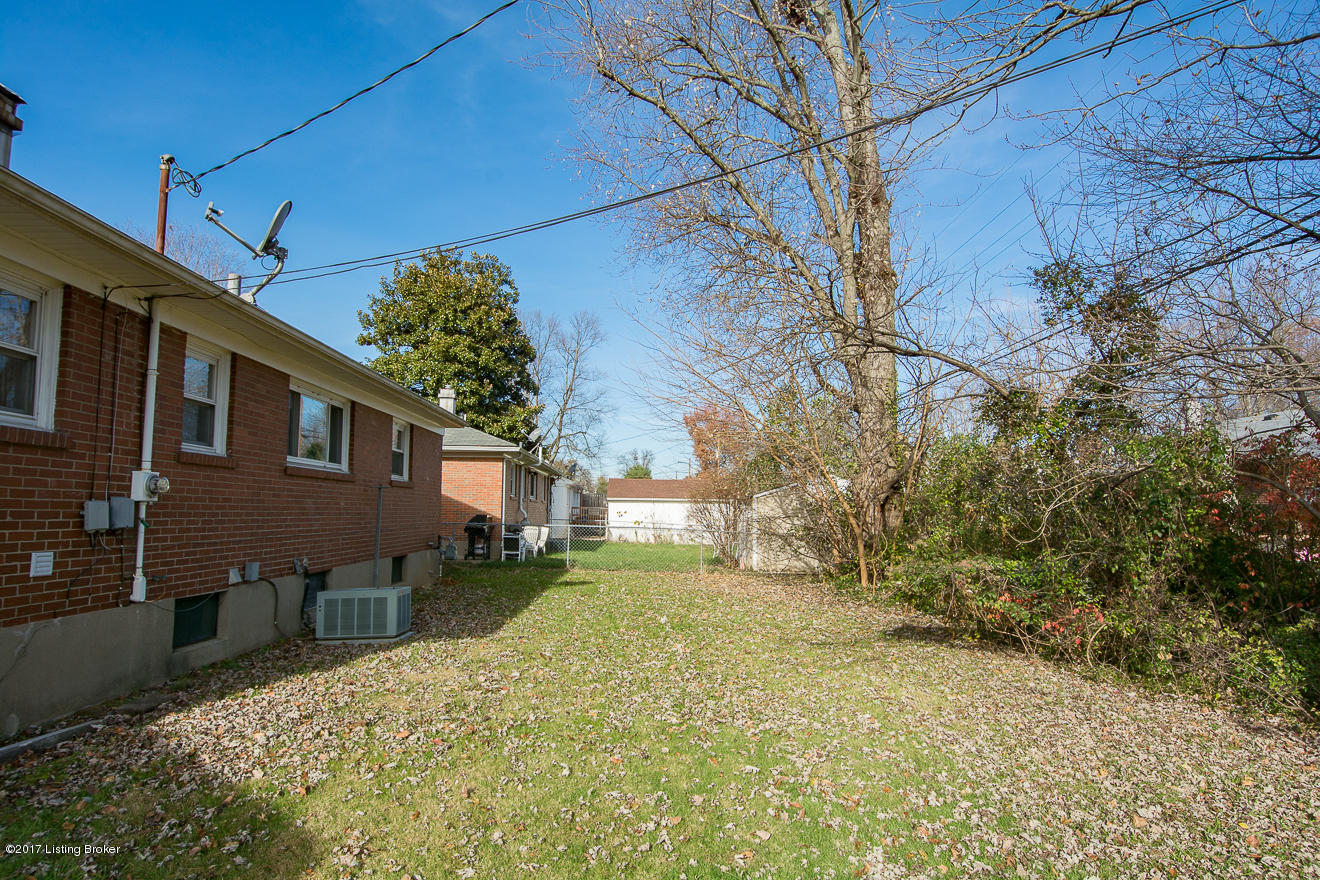 3739 Rouge Way Louisville, KY 40218 - Photo 39 of 40 Backyard