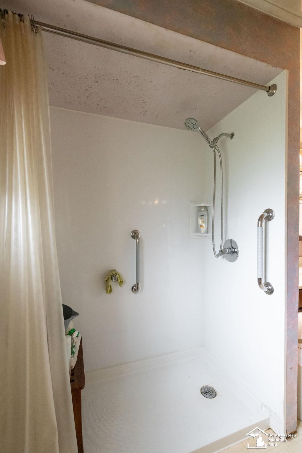 6200 Jackman Road Temperance, MI 48182 - Photo 18 of 40 50178100-c1619b63-3a70-488f-9388-c16a45b8c0f8.JPG