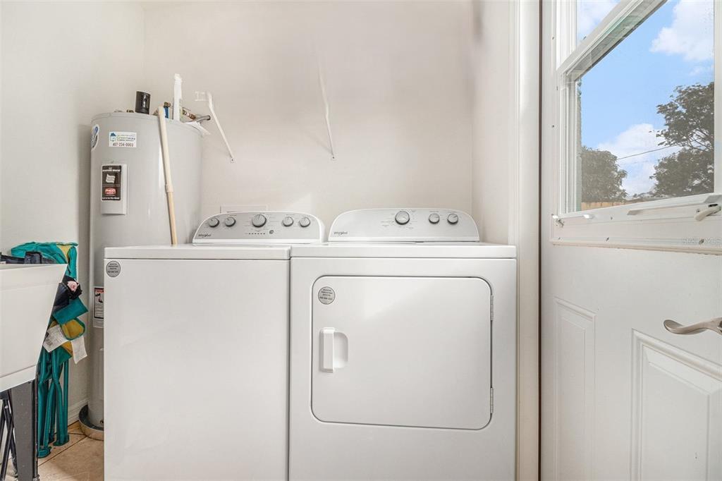 237 California Avenue St. Cloud, FL 34769 - Photo 18 of 26 a utility room with dryer and washer