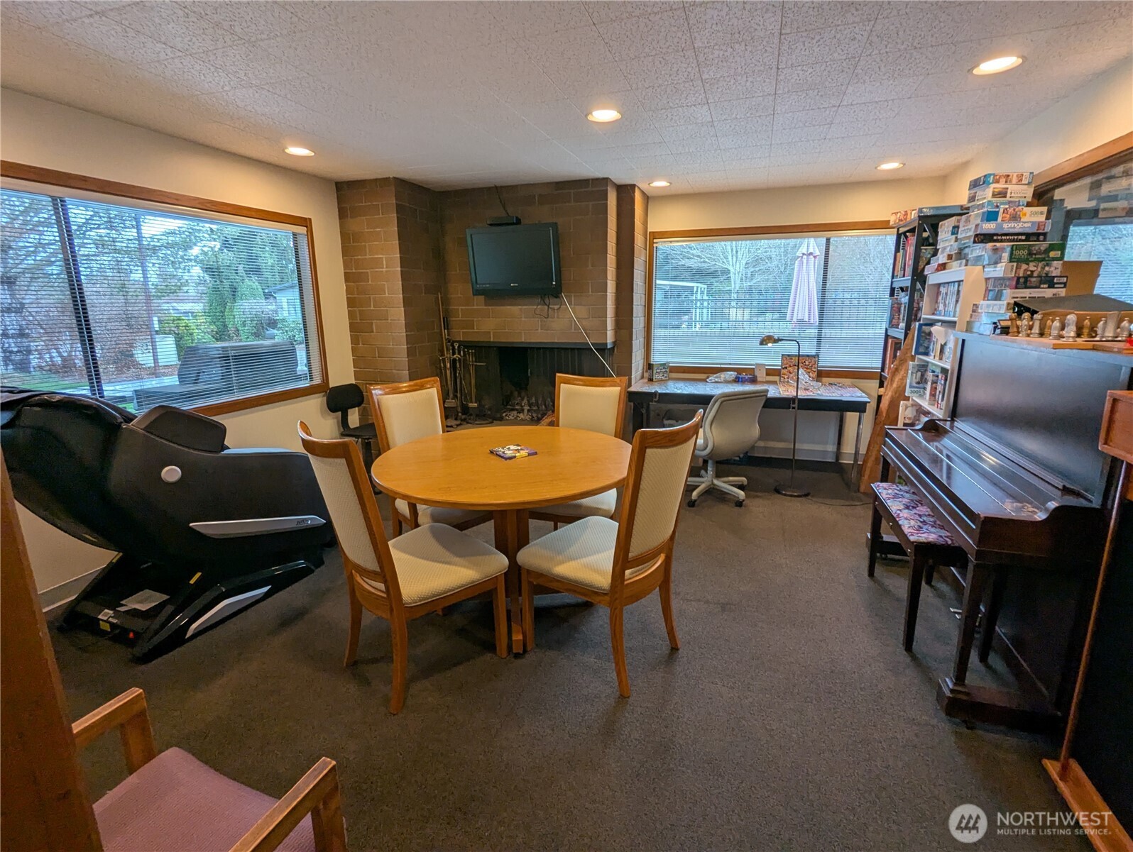815 124th Street Southwest, Unit 52 Everett, WA 98204 - Photo 39 of 40 a view of a workspace with furniture and a window