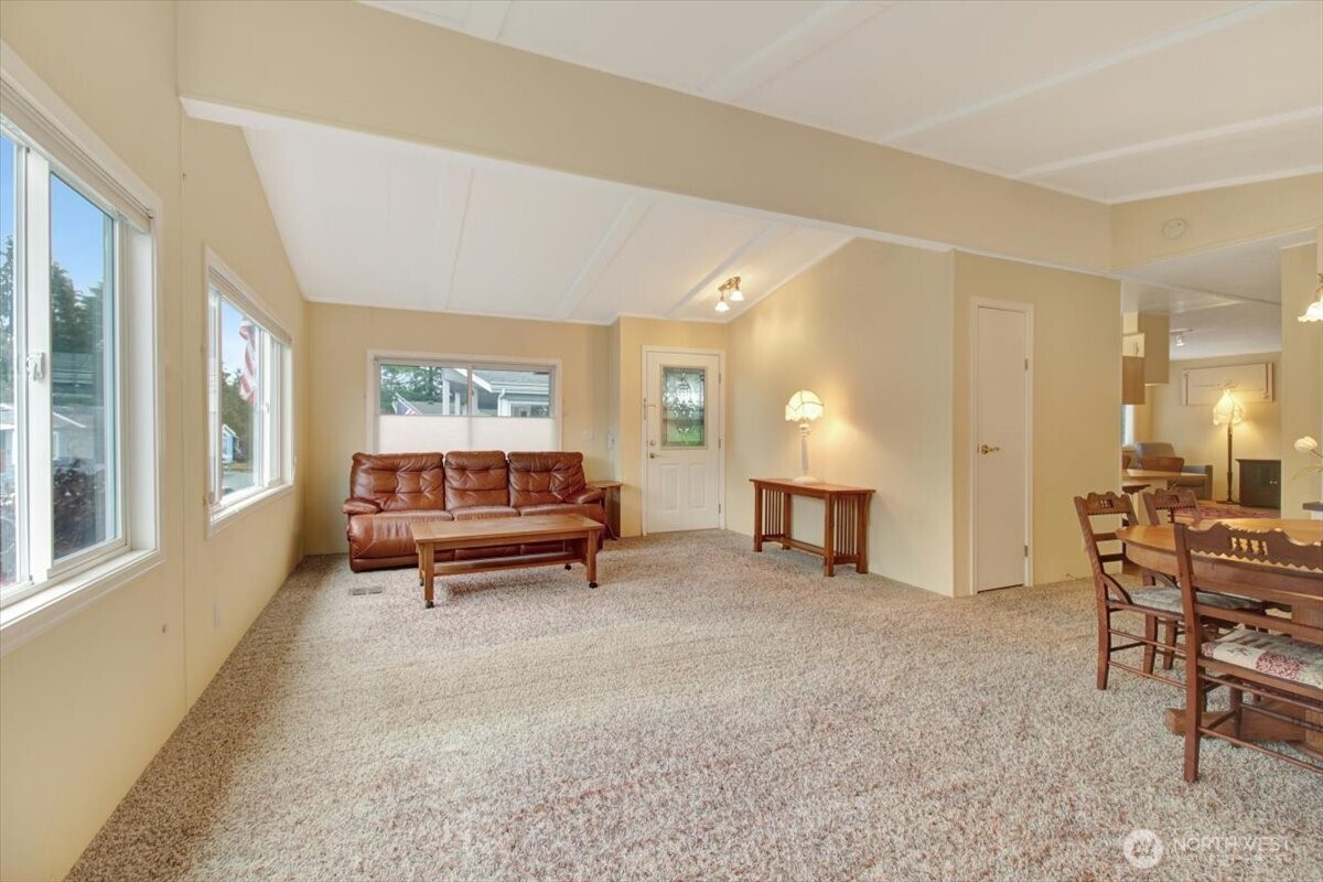 815 124th Street Southwest, Unit 52 Everett, WA 98204 - Photo 7 of 40