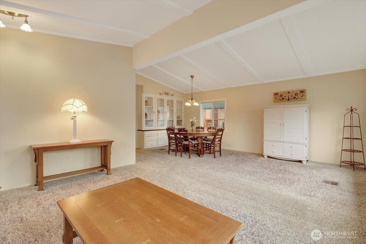 815 124th Street Southwest, Unit 52 Everett, WA 98204 - Photo 9 of 40