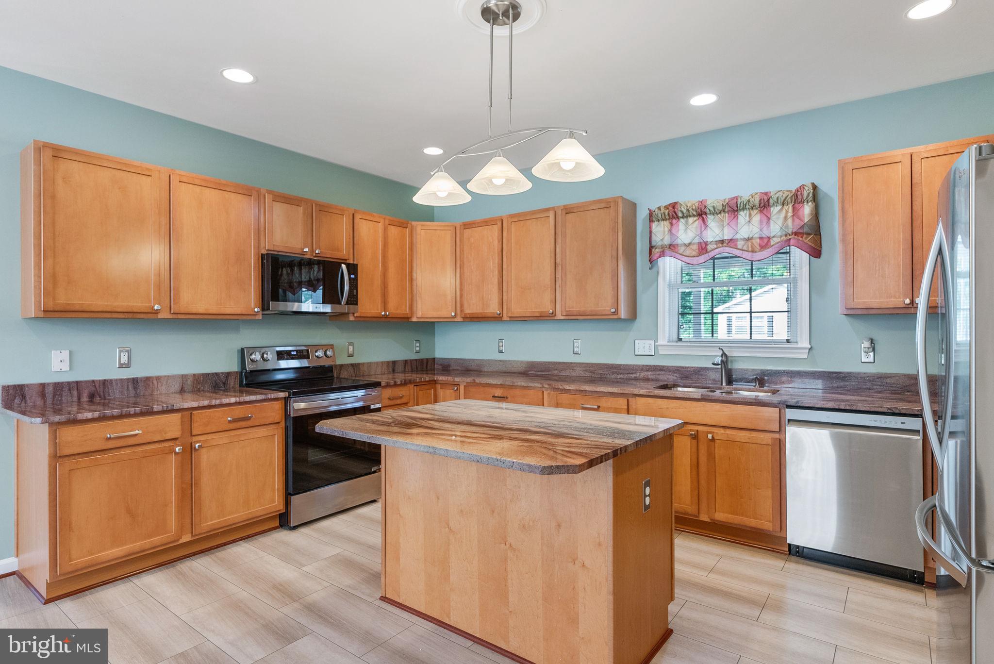 9403 North Laurel Road Laurel, MD 20723 - Photo 21 of 49 All Brand New Stainless Steel Appliances!