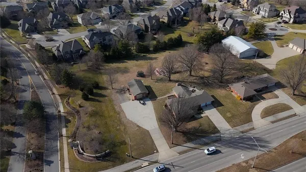 $895,000 | 15590 Antioch Road, Overland Park, KS 66221