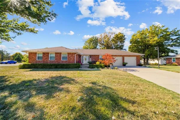 $895,000 | 15590 Antioch Road, Overland Park, KS 66221
