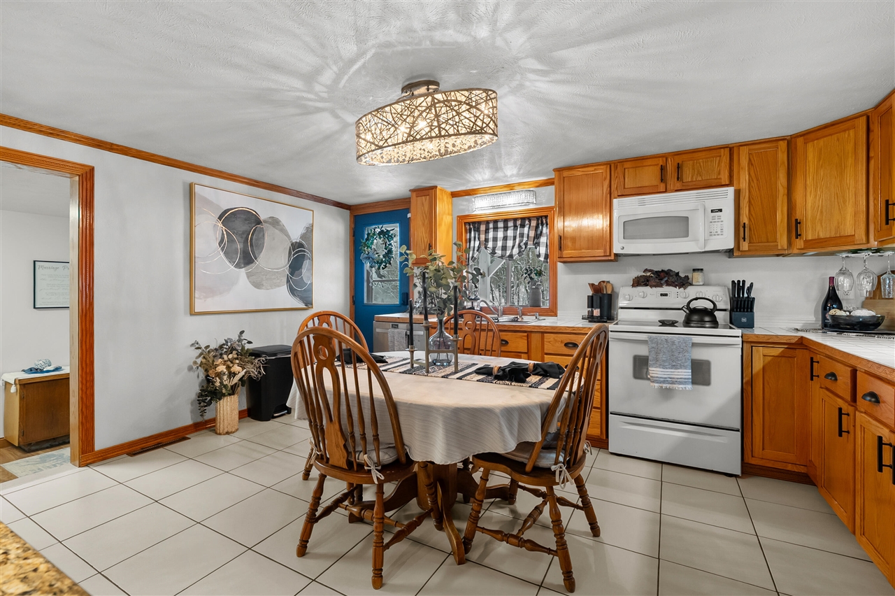 6670 Keyes Road Bellevue, MI 49021 - Photo 6 of 33