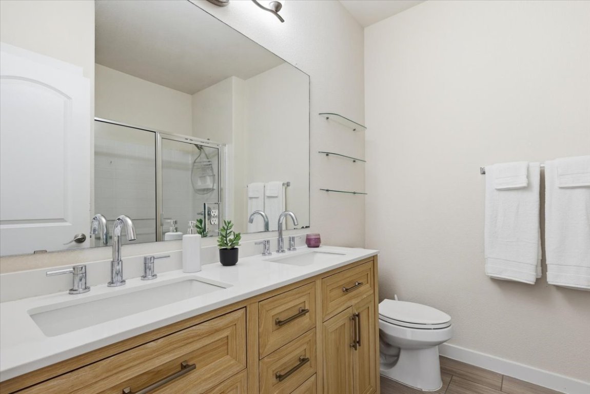 13420 Lyndhurst Street, Unit 807 Austin, TX 78717 - Photo 18 of 33 a bathroom with a toilet sink and mirror