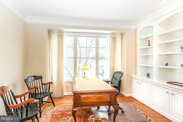 2500 Brenton Point Drive Reston, VA 20191 - Photo 4 of 30 Living Room/Study