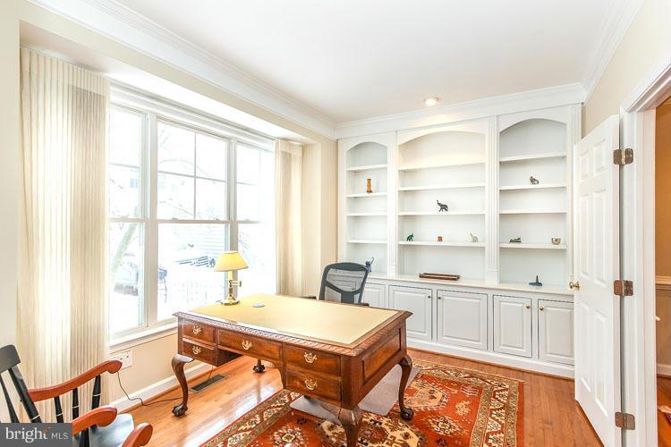 2500 Brenton Point Drive Reston, VA 20191 - Photo 5 of 30 Living Room/Study