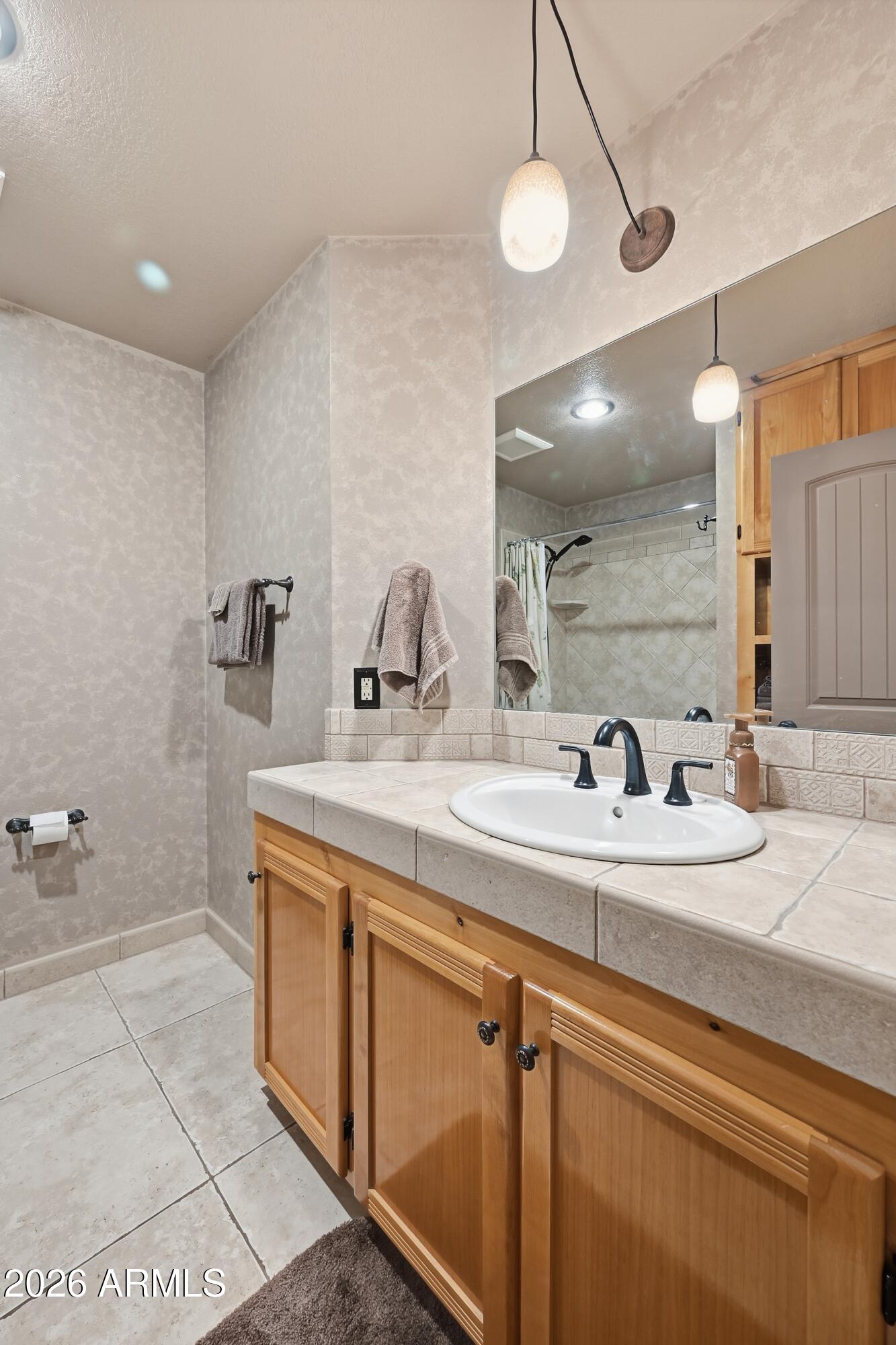 6405 Pine Cone Trail Pine, AZ 85544 - Photo 32 of 64 Guest bathroom