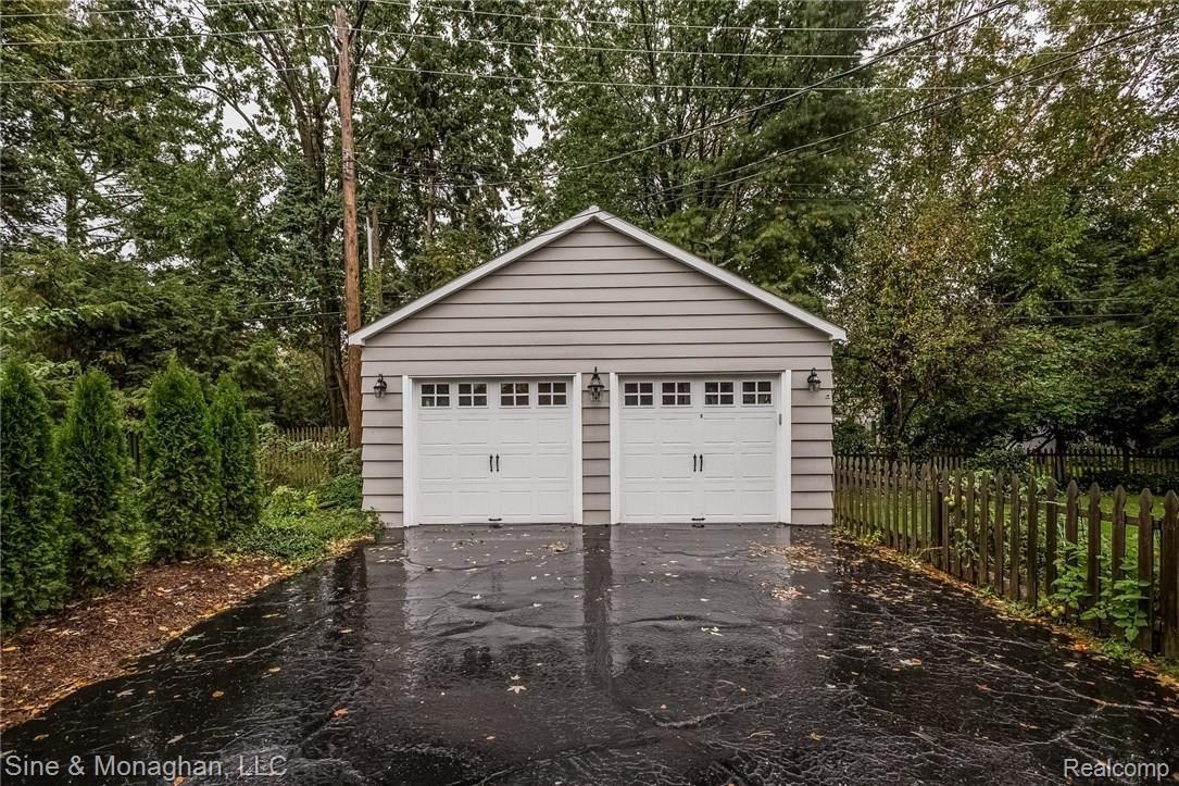 47 Colonial Road Grosse Pointe, MI 48236 - Photo 41 of 57 045-Garage-3364176-medium.jpg