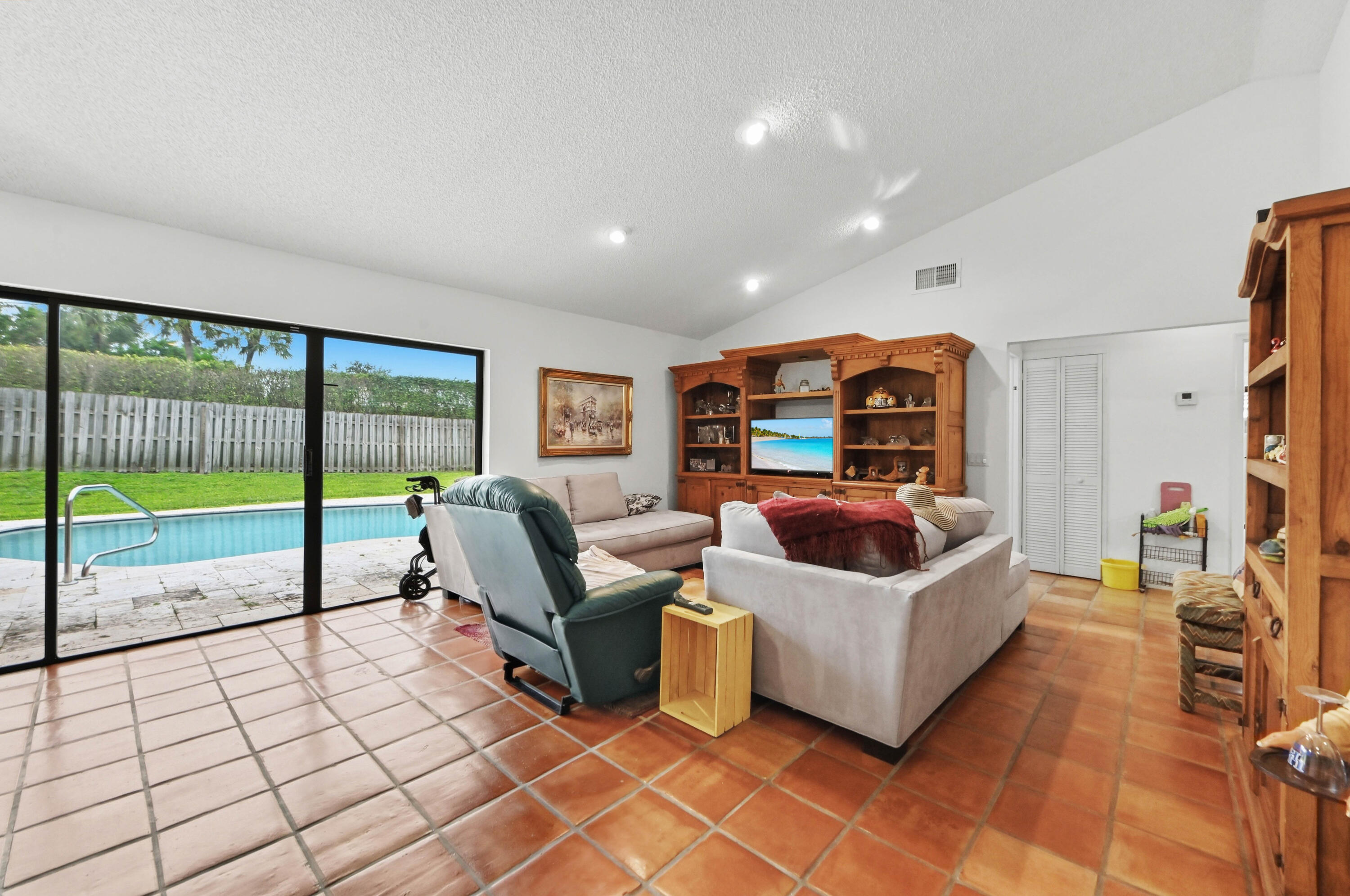 9585 Lancaster Place Boca Raton, FL 33434 - Photo 5 of 27 Living room 02