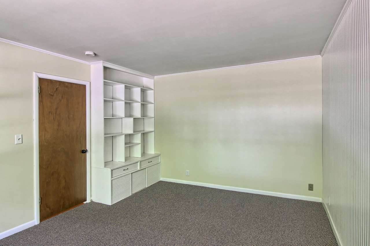 566 Bloomfield Road Traverse City, MI 49686 - Photo 14 of 22 1848028-13.JPG