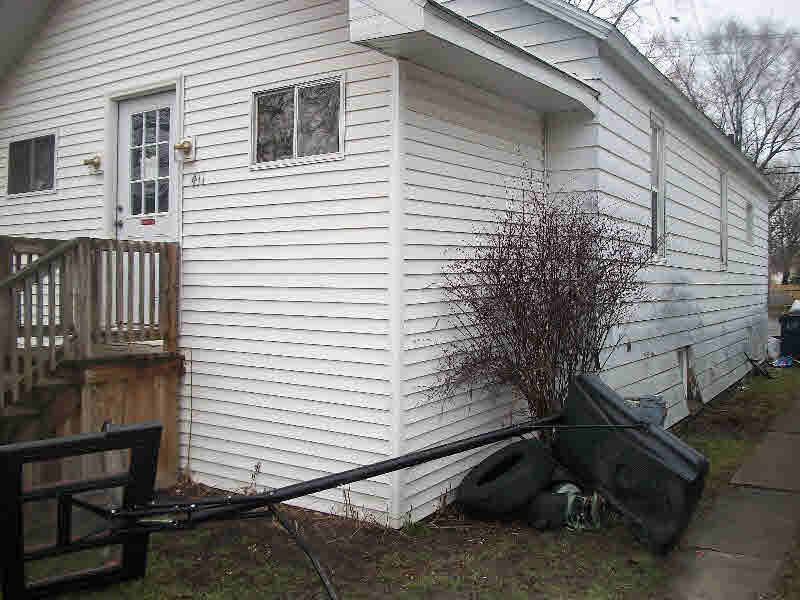 411 Fitzhugh Street Bay City, MI 48708 - Photo 1 of 7 Gallery Image 1