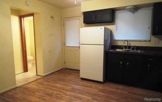 4085 Airport Road Waterford, MI 48329 - Photo 3 of 12