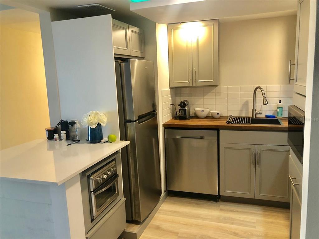 954 Lake Destiny Road, Unit E Altamonte Springs, FL 32714 - Photo 8 of 11 a kitchen with stainless steel appliances granite countertop a sink stove and refrigerator