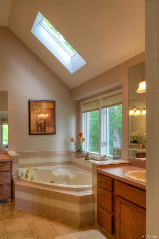 13675 White Lake Road Fenton, MI 48430 - Photo 18 of 26
