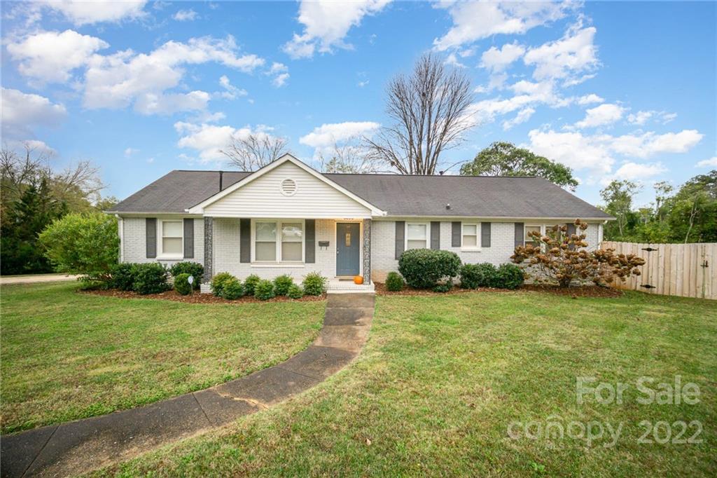 5200 Londonderry Road Charlotte, NC 28210 - Photo 1 of 28 a front view of a house with a yard