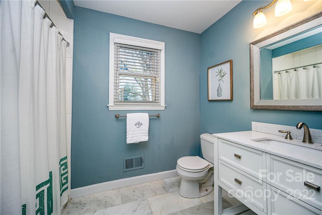 5200 Londonderry Road Charlotte, NC 28210 - Photo 13 of 28 a bathroom with a toilet a sink and a window