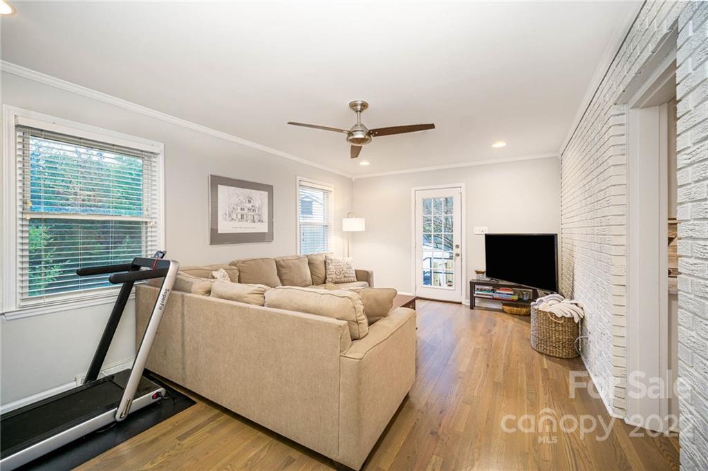 5200 Londonderry Road Charlotte, NC 28210 - Photo 19 of 28 a living room with furniture and a flat screen tv