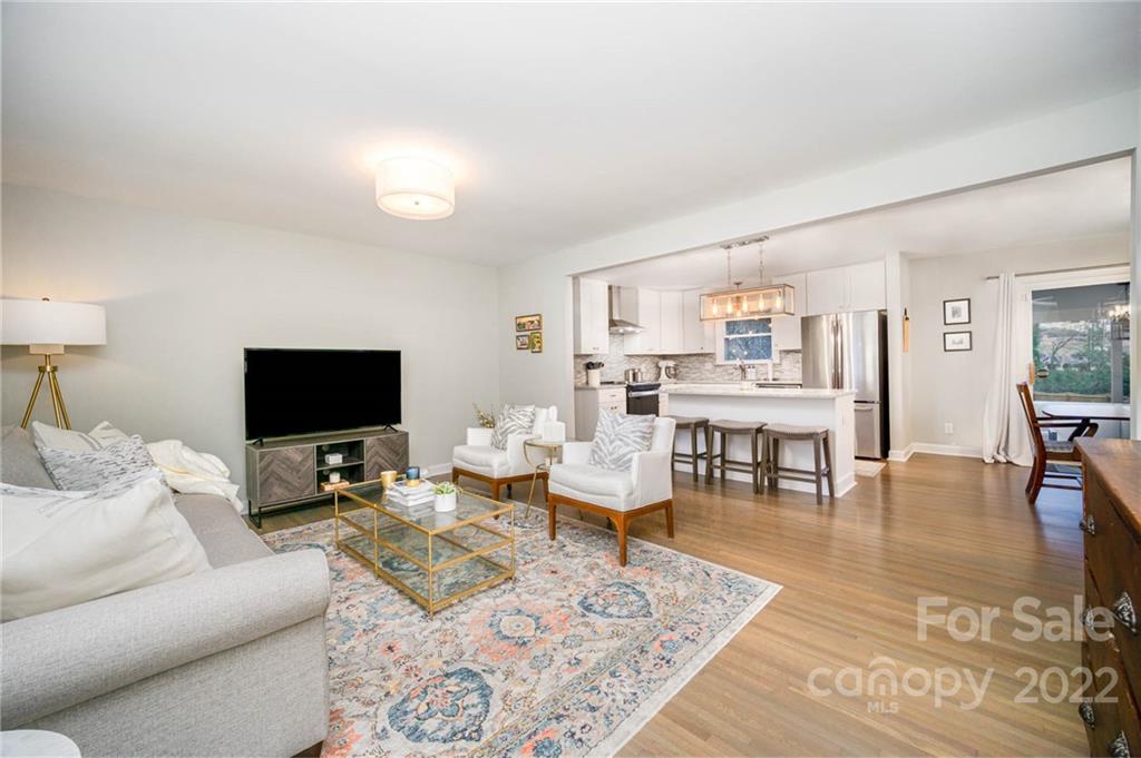 5200 Londonderry Road Charlotte, NC 28210 - Photo 2 of 28 a living room with furniture and a flat screen tv