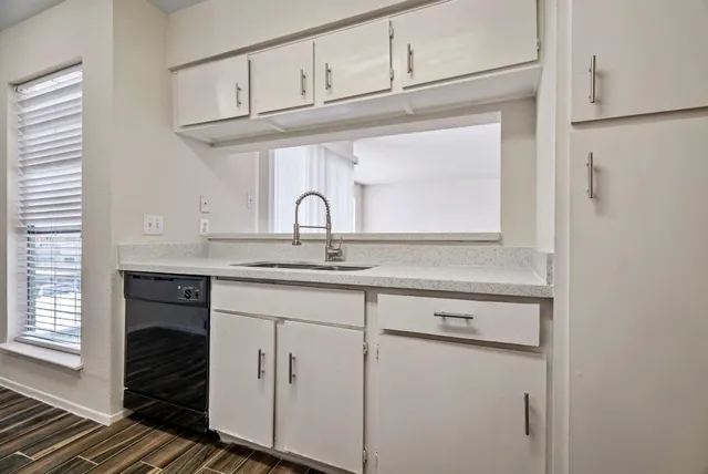 $89,900 | 6633 West Airport Boulevard, Unit 916, Houston, TX 77035