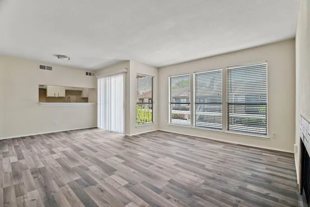 $89,900 | 6633 West Airport Boulevard, Unit 916, Houston, TX 77035