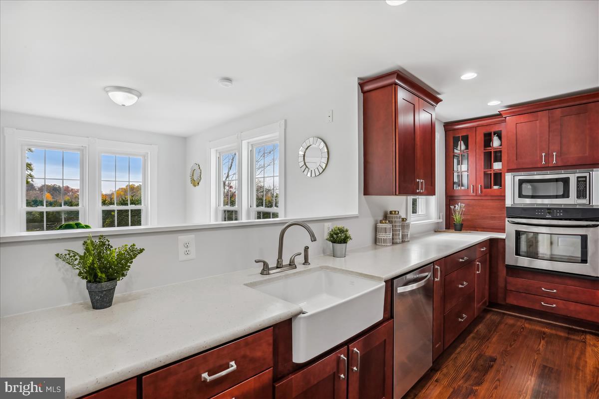 10100 Moxley Road Damascus, MD 20872 - Photo 13 of 79 Silestone countertops with farmhouse sink
