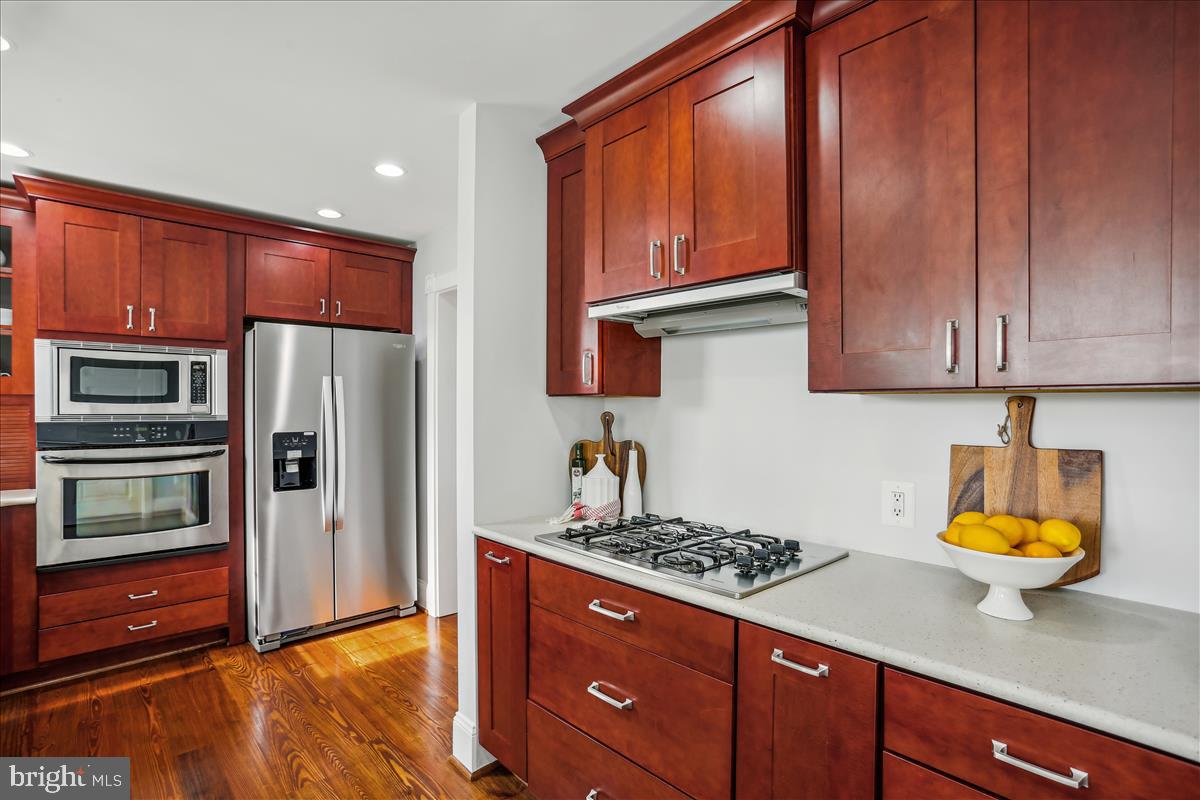 10100 Moxley Road Damascus, MD 20872 - Photo 14 of 79 Stainless appliances with gas cooking