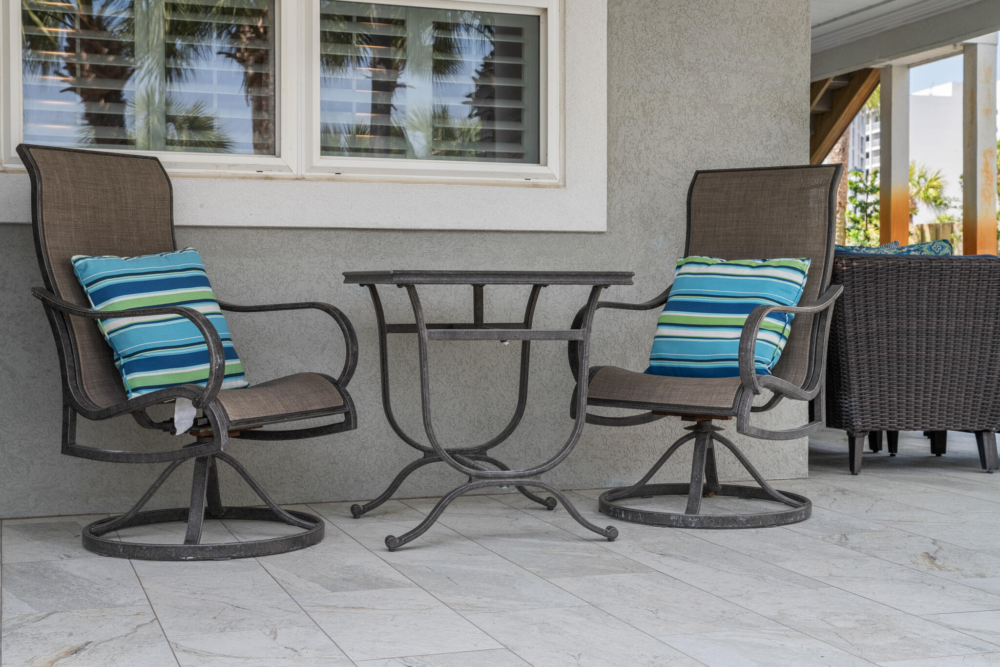 100 Sandprint Circle Destin, FL 32541 - Photo 56 of 62 a living room with patio furniture and a potted plant