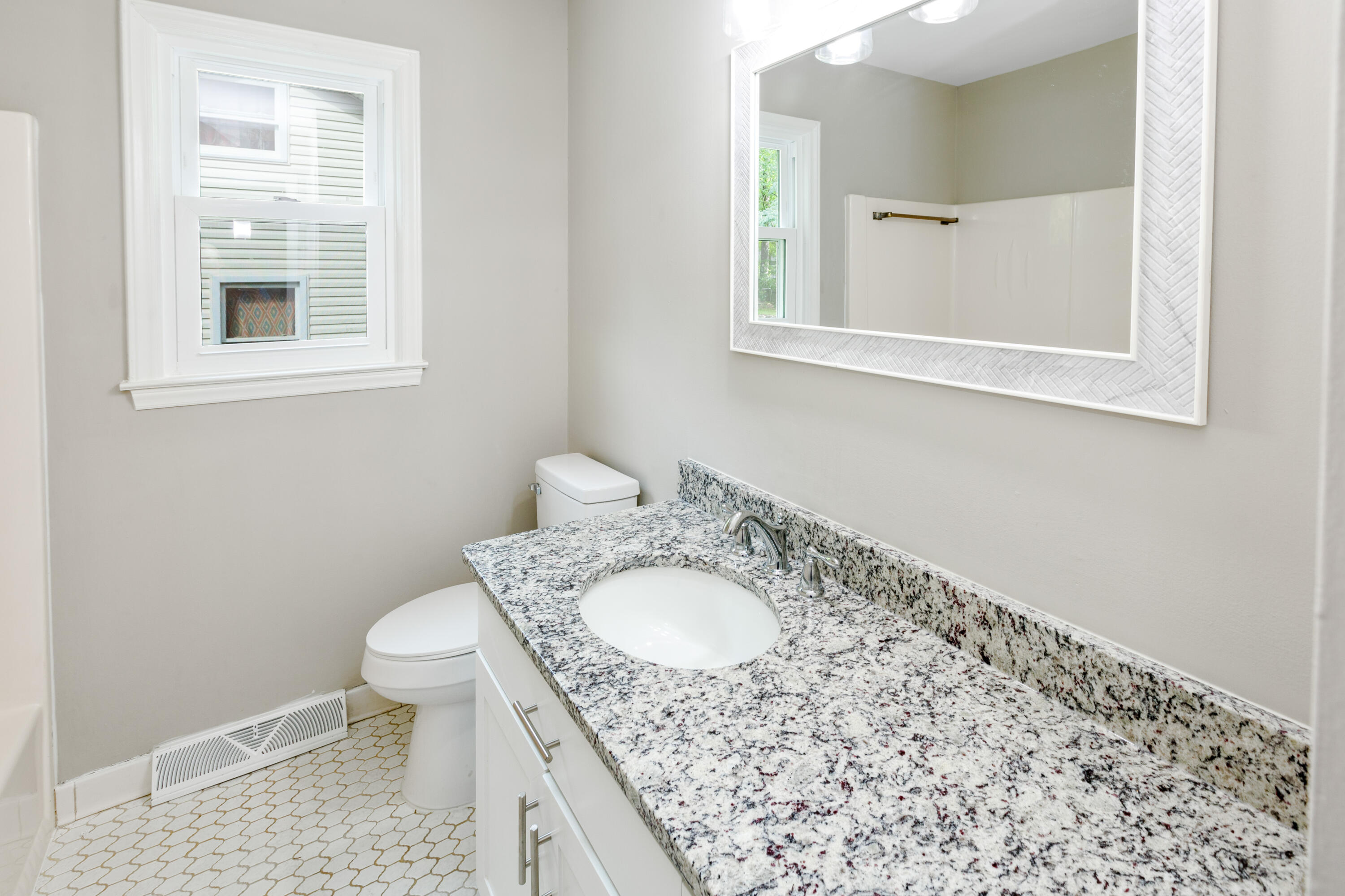 2543 Dearborne Road North Charleston, SC 29406 - Photo 26 of 42 2543 Dearborne Rd_Brett Martin Photograp