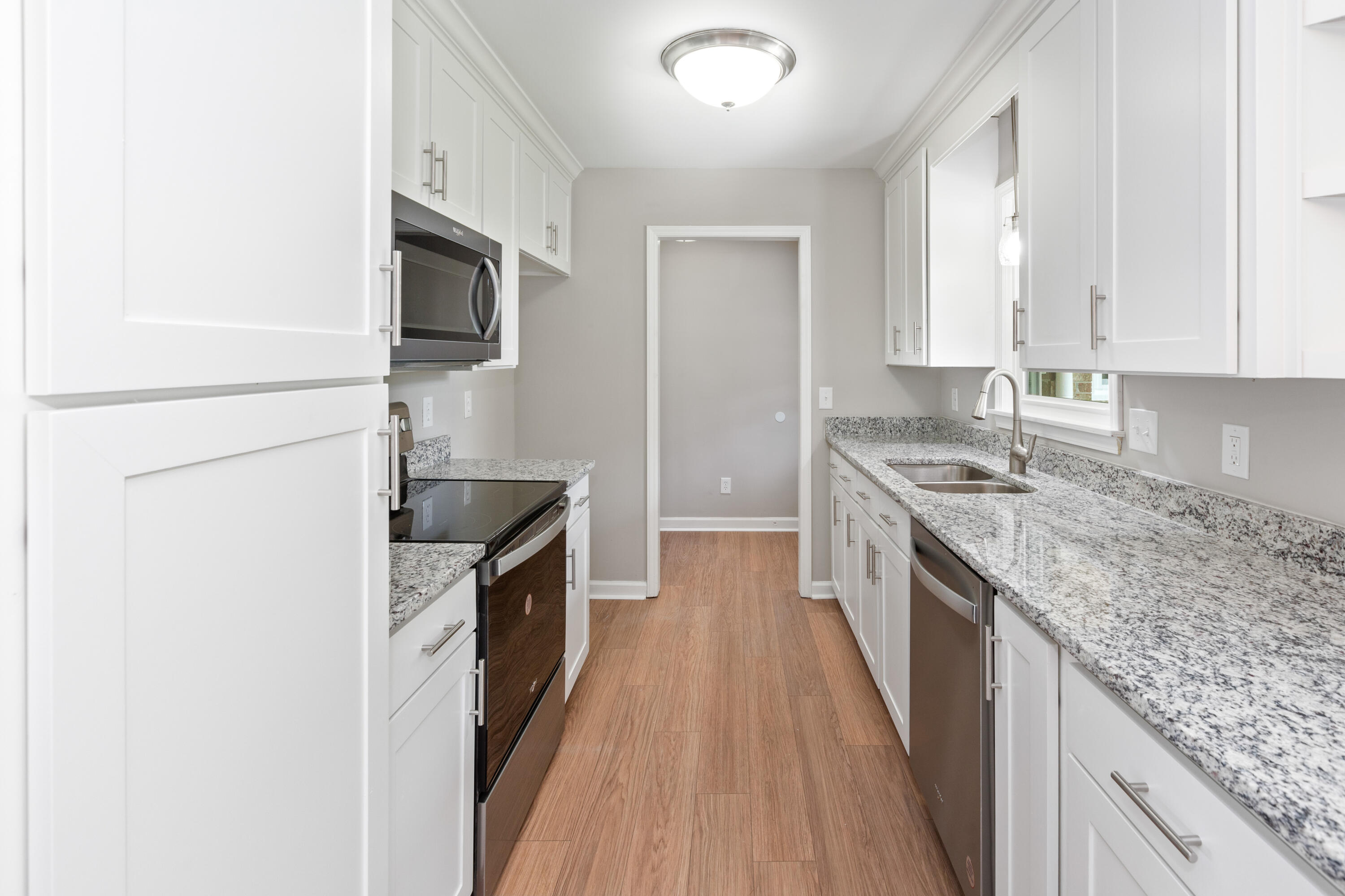 2543 Dearborne Road North Charleston, SC 29406 - Photo 6 of 42 2543 Dearborne Rd_Brett Martin Photograp