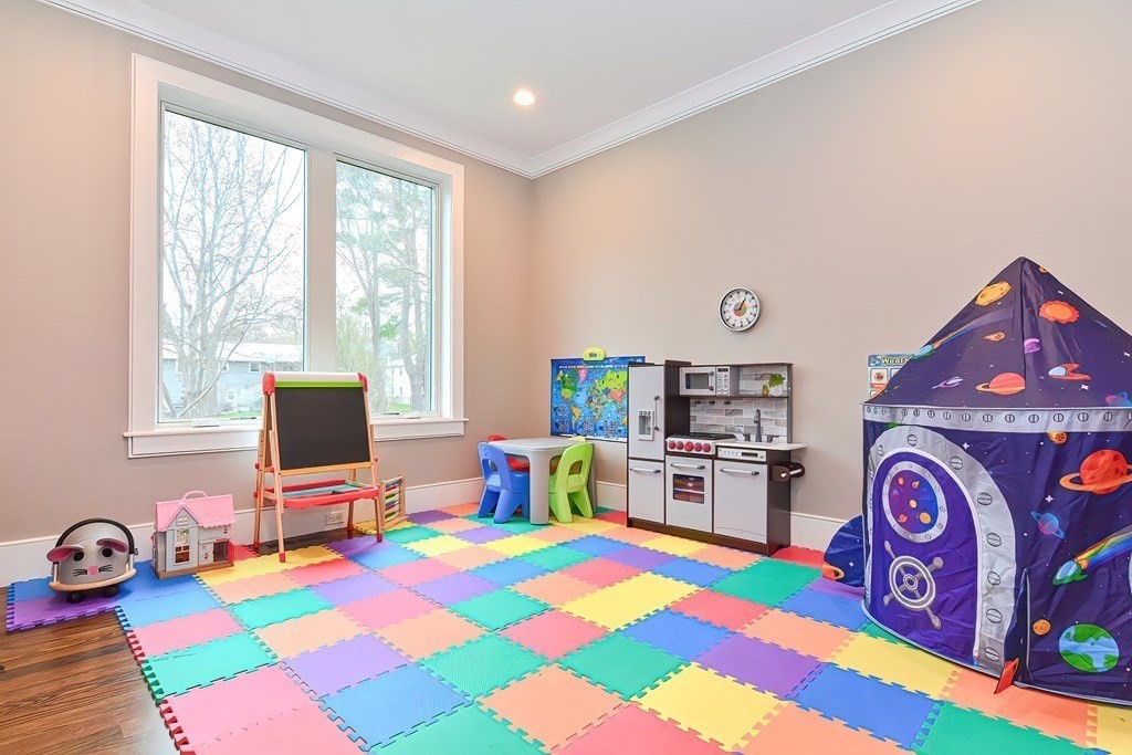 34 Border Road Needham, MA 02492 - Photo 14 of 39