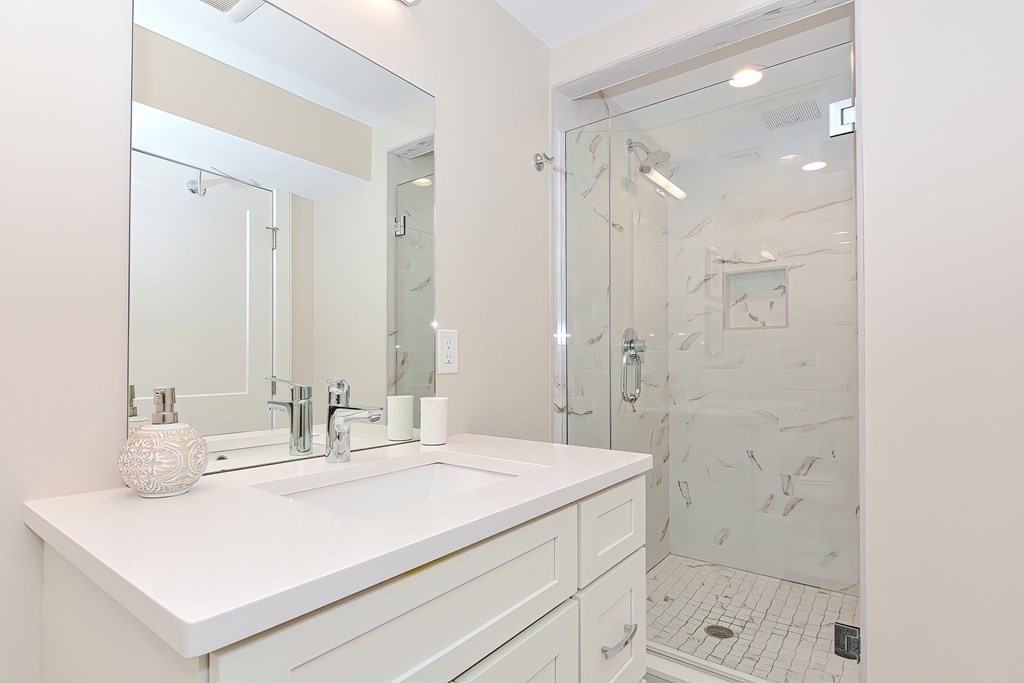 34 Border Road Needham, MA 02492 - Photo 16 of 39