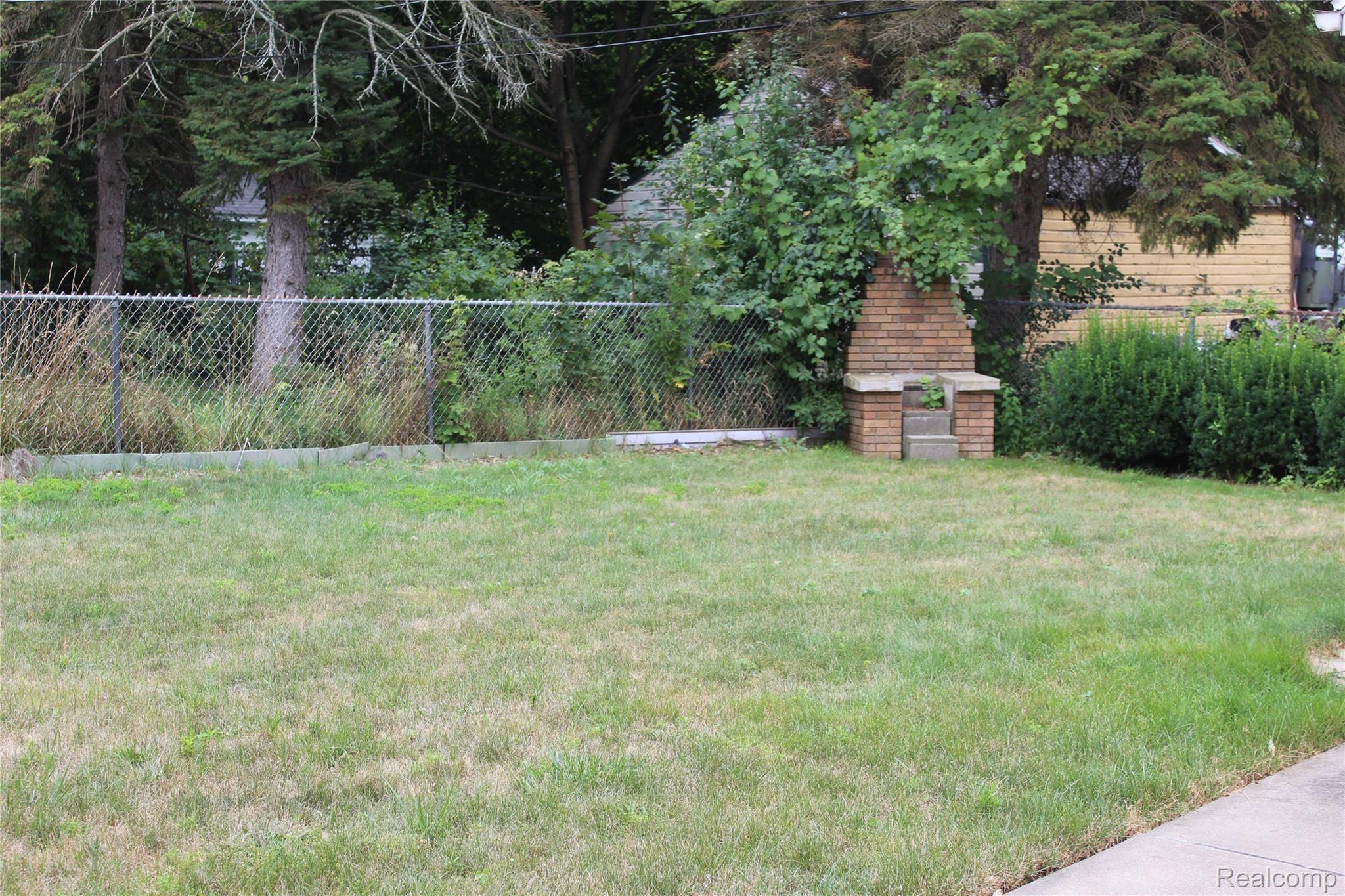 2755 Raskob Street Flint, MI 48504 - Photo 5 of 5 Backyard