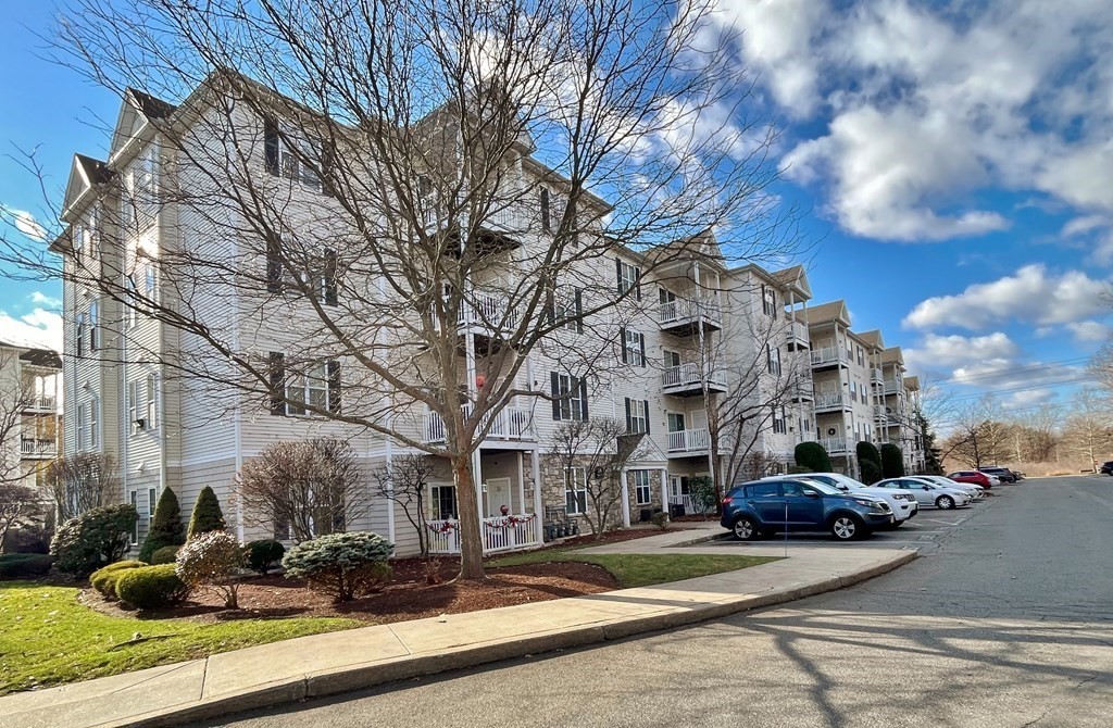 23 Hampshire Road, Unit 107 Methuen, MA 01844 - Photo 4 of 32