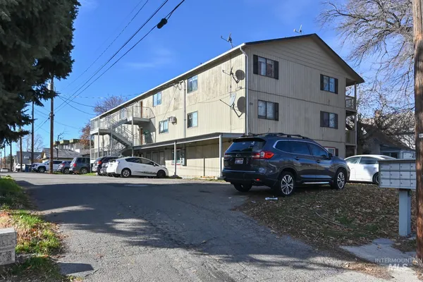 $199,500 | 1711 1st Street South, Unit 3, Nampa, ID 83651