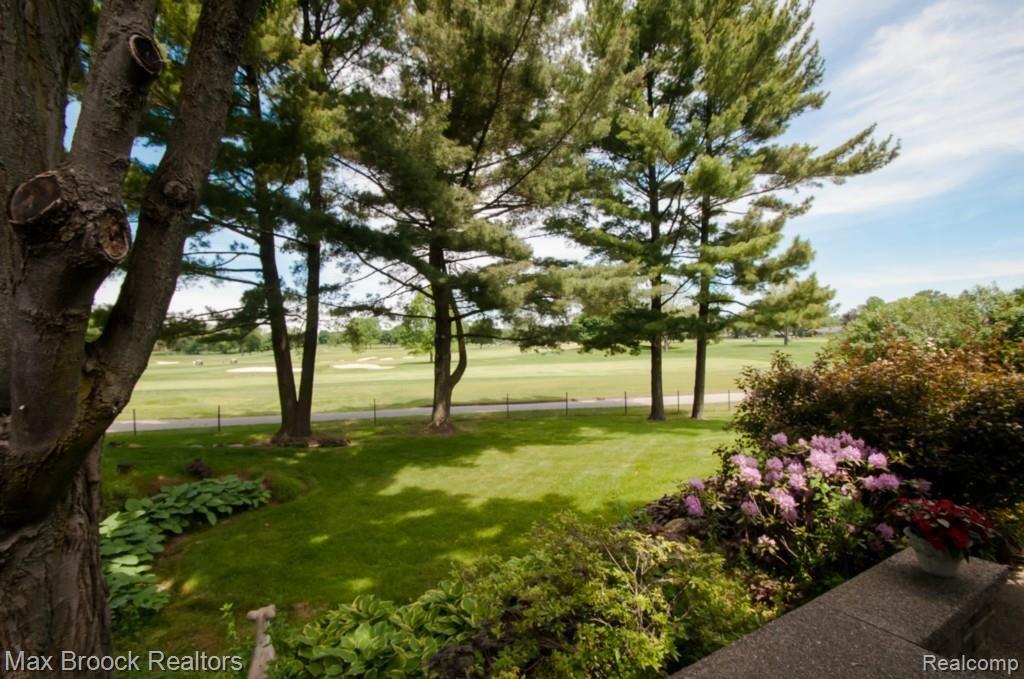 3790 West Maple Road Bloomfield Hills, MI 48301 - Photo 32 of 36 83DSC_7890.jpg