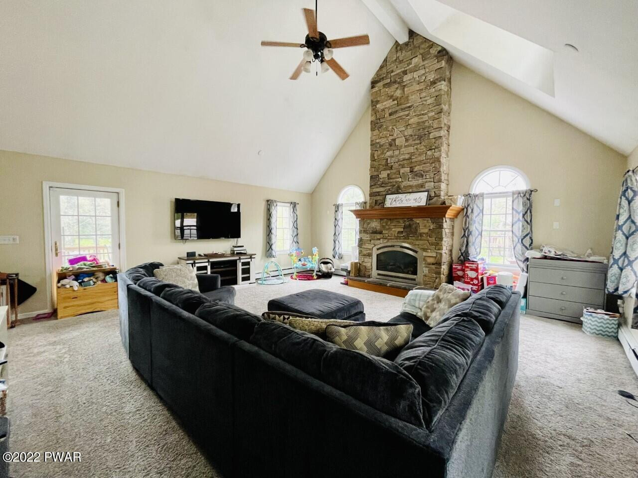 504 Log Tavern Road Milford, PA 18337 - Photo 3 of 36 Living room