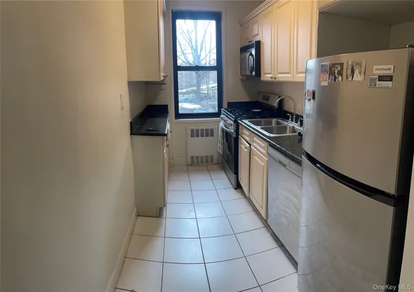 $2,300 | 150-20 71st Avenue, Unit 2F | Kew Gardens Hills