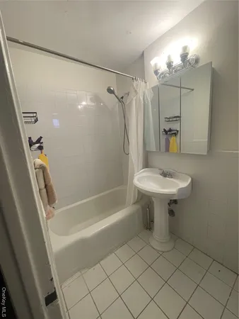 $2,300 | 150-20 71st Avenue, Unit 2F | Kew Gardens Hills