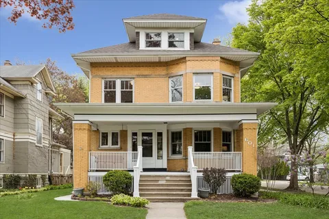 $900,000 | 601 South Kenilworth Avenue, Oak Park, IL 60304