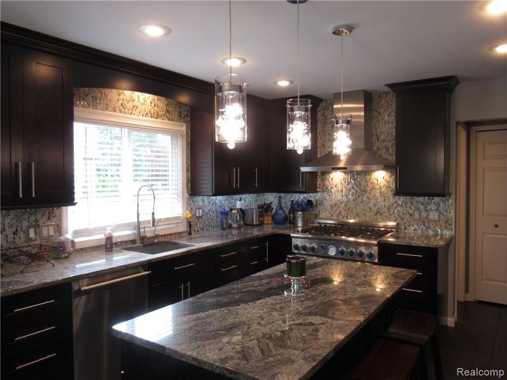 342 Jonathan Drive Rochester Hills, MI 48307 - Photo 4 of 25