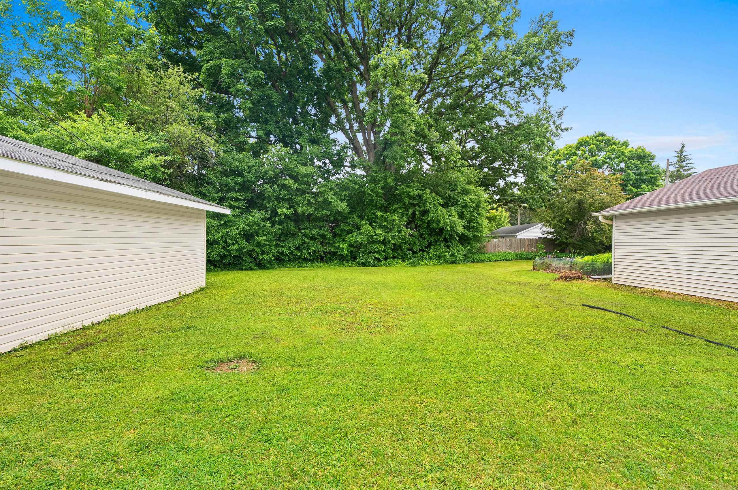 637 East Wilson Avenue Appleton, WI 54915 - Photo 3 of 45
