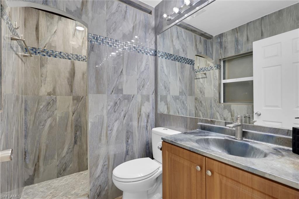 4075 24th Avenue Northeast Naples, FL 34120 - Photo 18 of 21 Guest bathroom