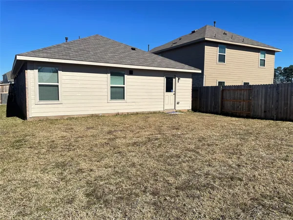 $1,750 | 221 Crystal Bay Lane, Willis, TX 77378